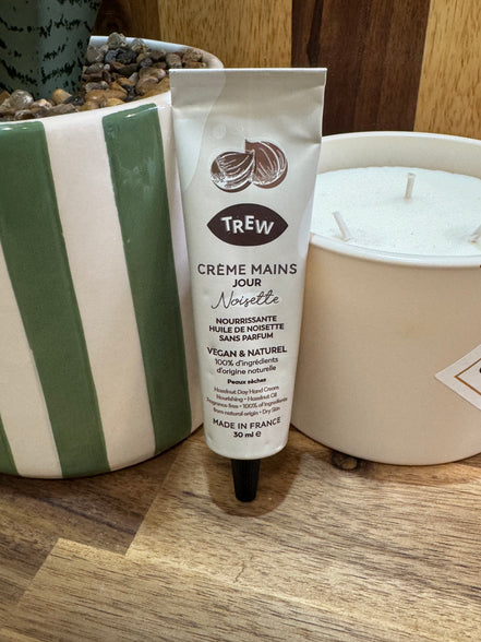 Crème de jour pour les mains à la noisette 