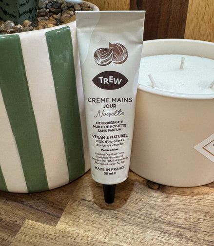 Crème de jour pour les mains à la noisette 