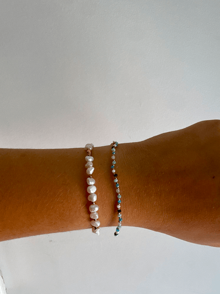 Bracelet Liorah - sur fil avec pâtes de verres et perles en acier inoxydable - Bleu