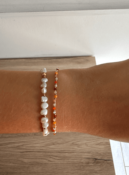 Bracelet Liorah - sur fil avec pâtes de verres et perles en acier inoxydable - Orange