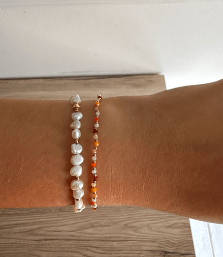 Bracelet Liorah - sur fil avec pâtes de verres et perles en acier inoxydable - Orange