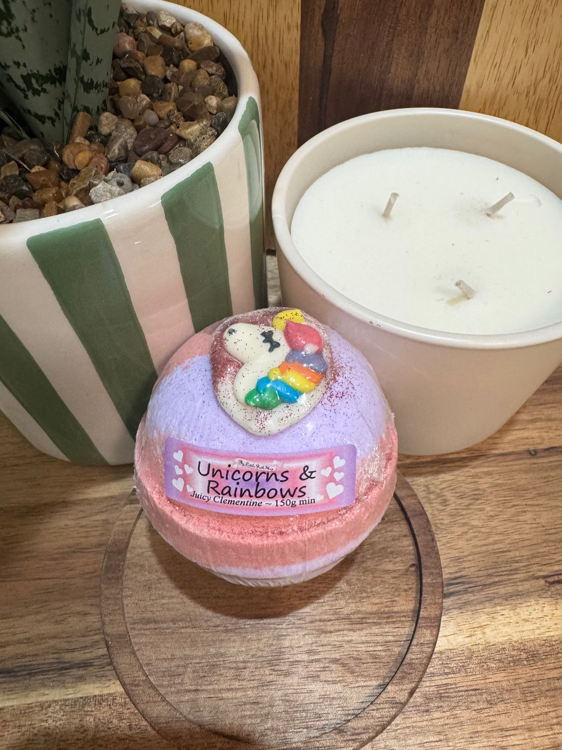 Bombe de bain avec licorne et arcs-en-ciel