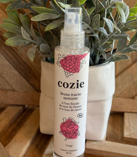 Brume fraîche apaisante à l’eau florale de rose et à l’eau de raisin