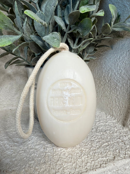 Savon ovale sur corde Fleur de Lin 200g