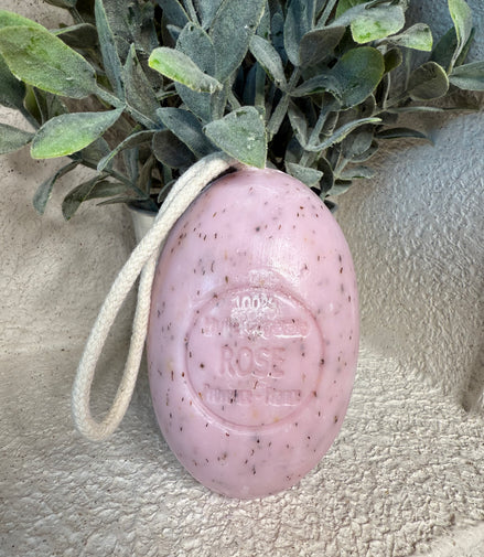 Savon ovale sur corde Rose 200g