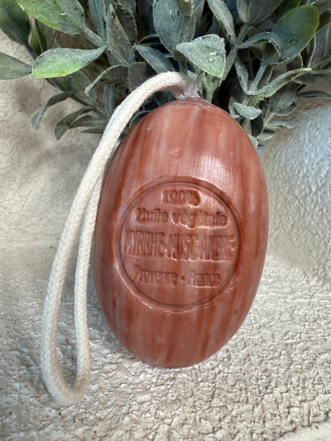 Savon ovale sur corde Musc, Myrrhe & Ambre 200g
