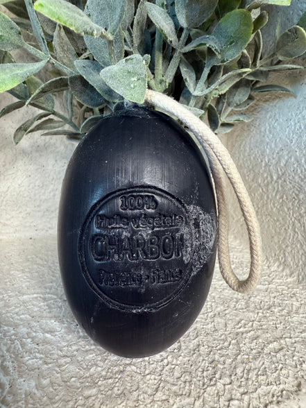 Savon ovale sur corde Charbon Végétal 200g