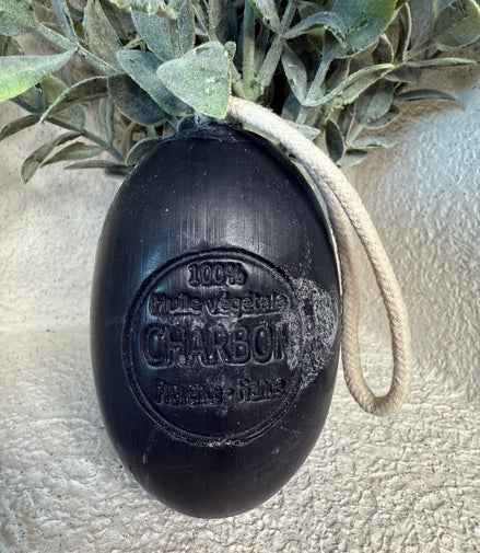 Savon ovale sur corde Charbon Végétal 200g