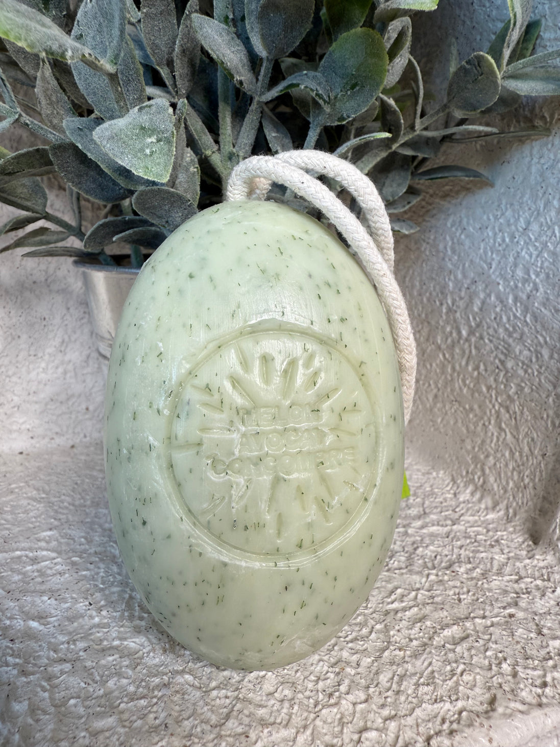 Savon Ovale sur Corde Melon-Avocat-Concombre 200g  Maitre Savonitto