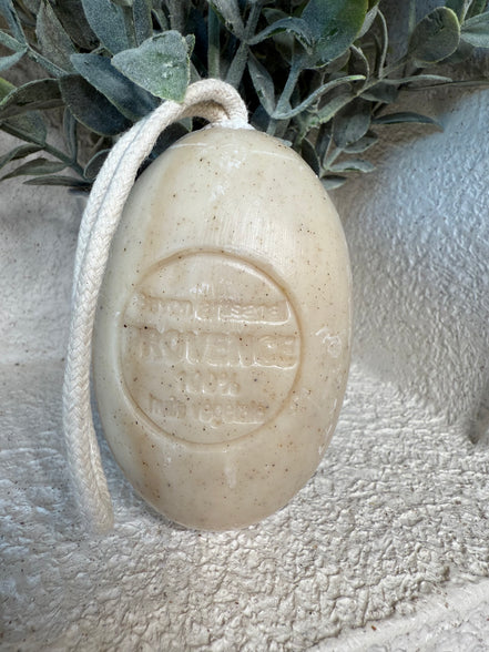 Savon Ovale sur corde Thé Vert Menthe Poivrée 200g