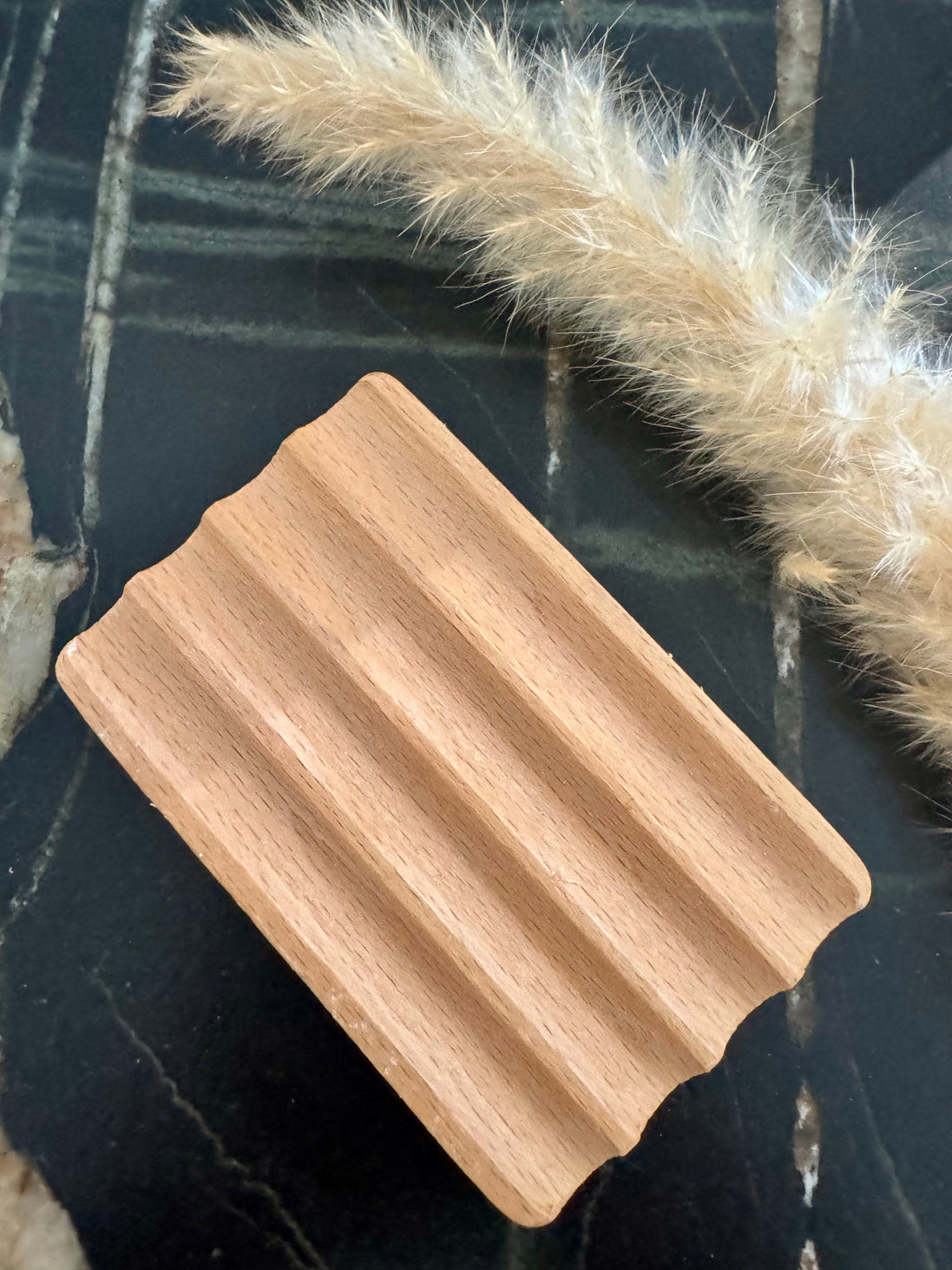 Porte savon en bois d'hemu ondulé